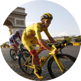 Cycliste en maillot jaune lors du Tour de France à Paris