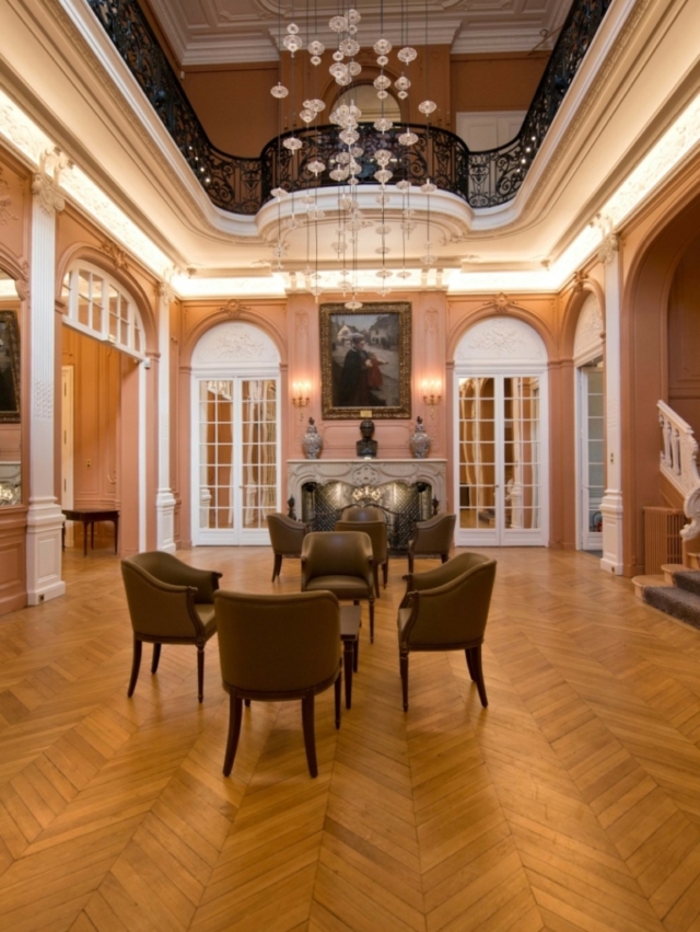 Exceptional reception lounge in a Prestige Sodexo mansion