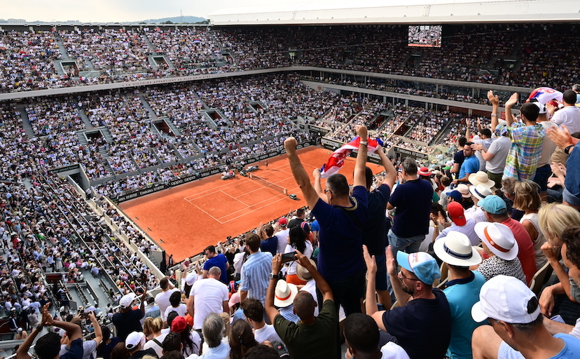 Public cheering during a Roland Garros match on a clay court