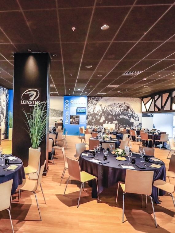Le Salon Partagé dans lequel est servi le repas assis au Stade Orange Vélodrome de Marseille