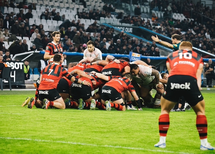 Rugby teams on the field during a Top 14 Final match