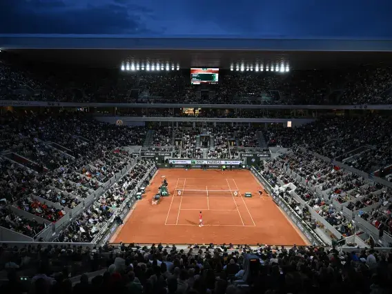Under the evening lights of Roland‑Garros, the night session becomes a truly exceptional moment as Sodexo Live! Hospitality guests enjoy premium access within the tournament’s official hospitality program.