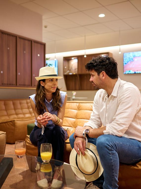 Two guests having a drink at Roland-Garros VIP lounge