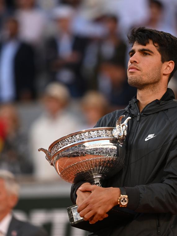 Carlos Alcaraz with the 2024 Roland Garros trophy