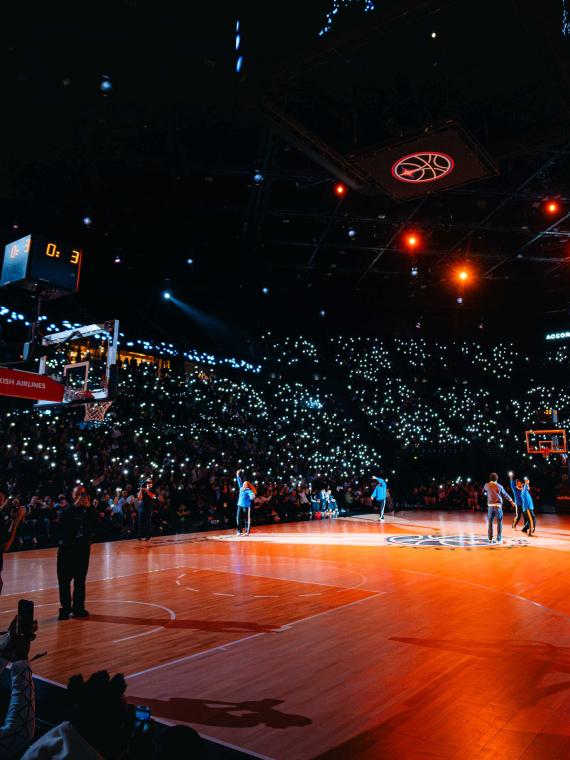 Offre d'hospitalité Paris Basket avec places privilégiées proches du terrain