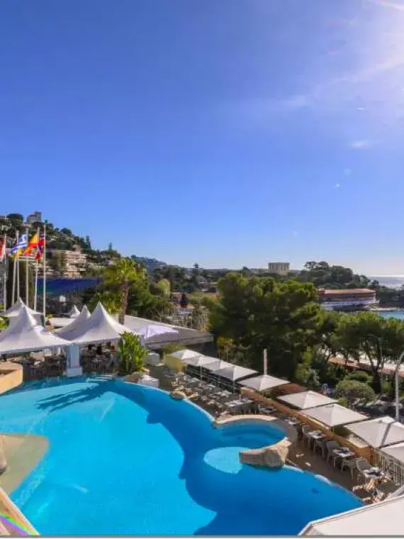 Piscine du Fairmont lors d'un déjeuner VIP