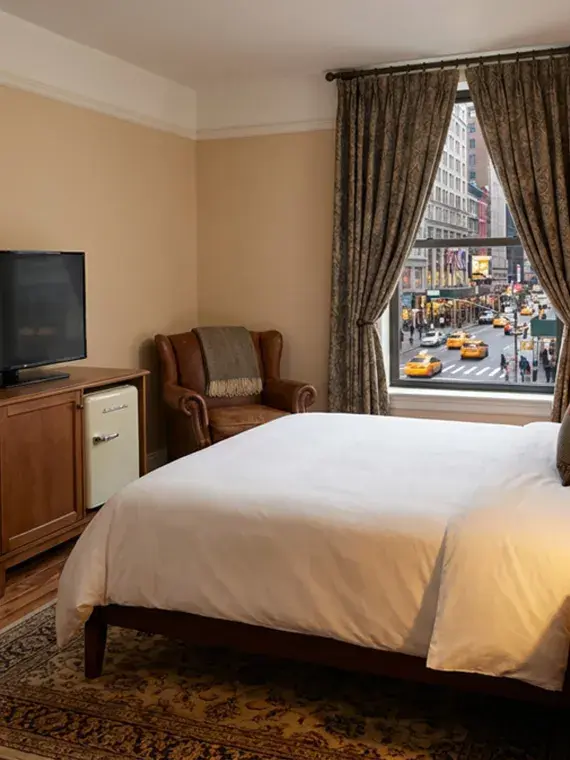 Stylish New York hotel room, embodying the comfort and refinement of Sodexo Live! Hospitality’s premium stays.