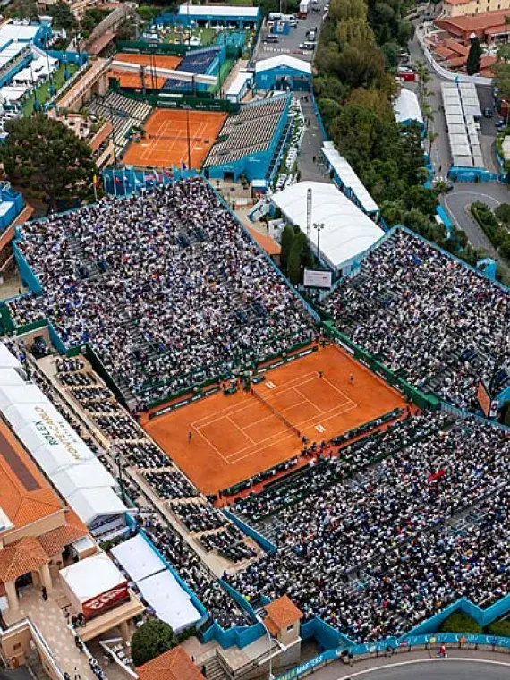 Vue aérienne du stade Stade Prince Rainier III à Monte-Carlo, dans le cadre des offres d’hospitalité VIP tennis exclusives proposées par Sodexo Live!.