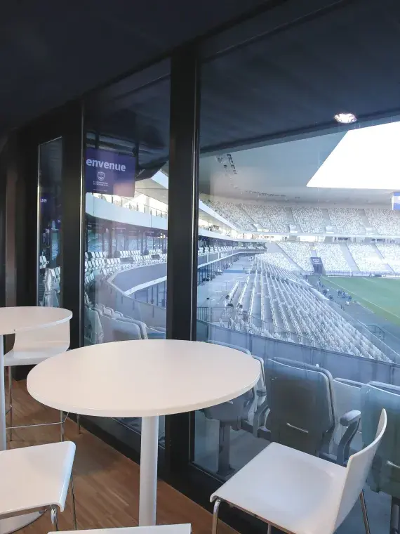 Espace partagé haut de gamme pour profiter entre les matchs du HSBC Sevens World Championship à Bordeaux avec hospitalité Sodexo Live! Hospitality