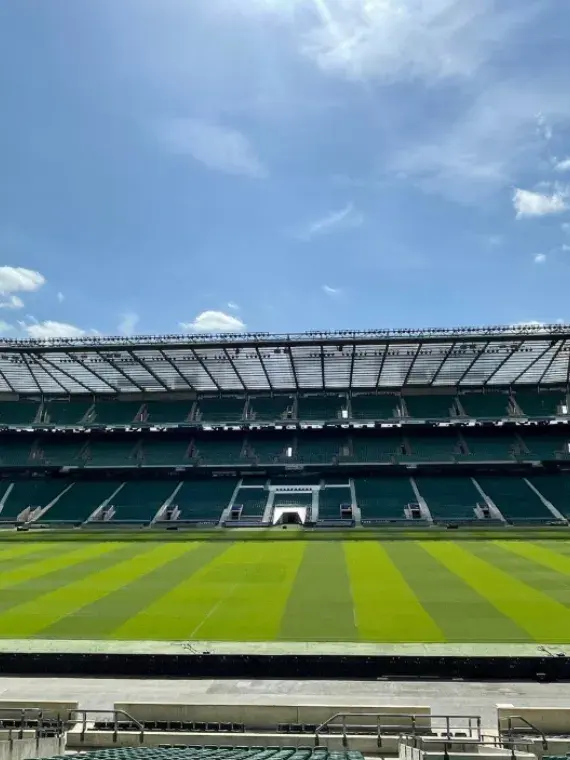 Vue panoramique du terrain de Twickenham depuis une place VIP Sodexo Live! Hospitality lors des finales du Nations Championship à Londres.