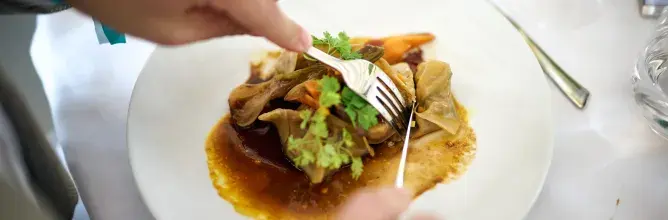 Repas gastronomique servi au Salon Etoile du Stade de France