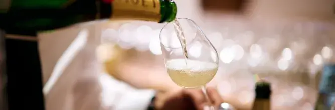 Champagne servi au Salon Etoile du Stade de France