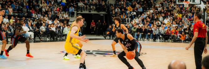 courtside seats paris basketball vs alba berlin adidas arena Courtside seats at the Adidas Arena for the EuroLeague match between Paris Basketball and Alba Berlin, offering an up-close view of the action