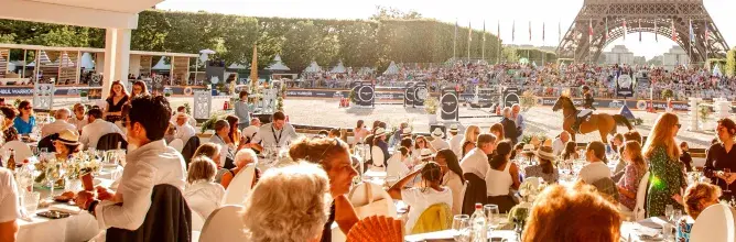 longines paris eiffel jumping dejeuner salon hospitalite.JPG Déjeuner servi dans le salon d'hospitalité du Longines Paris Eiffel Jumping.
