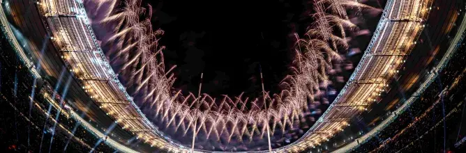 Places d'hospitalité pour la finale du Top 14 de rugby au Stade de France, offrant une expérience premium avec vue sur le terrain et services exclusifs