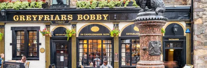 façade d'un pub historique d'Edimbourg