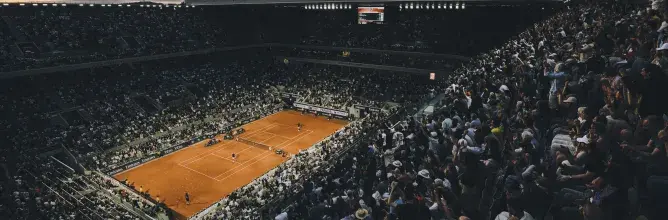 Night session magic at Philippe‑Chatrier: Sodexo Live! Hospitality guests enjoy an exclusive evening experience as part of Roland‑Garros’ official hospitality offerings.