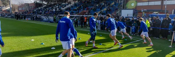Como 1907 players performing their warm-up exercises on the field, representing one of the immersive moments included in Sodexo Live! Hospitality’s VIP offers.