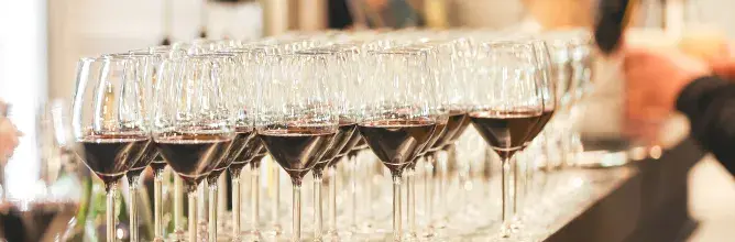 Verres de champagnes servis aux clients VIP de Sodexo Live! Hospitality lors du HSBC Sevens World Championship à Bordeaux