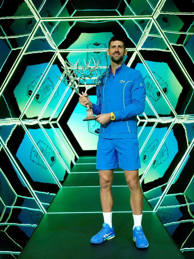 Novak Djokovic avec la coupe du RPM