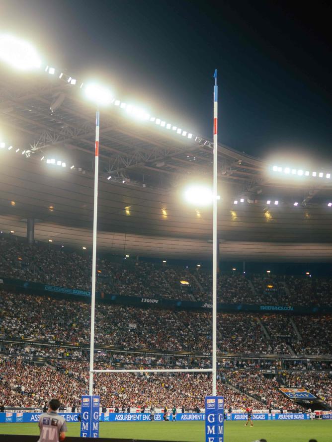 Places d'hospitalité pour la finale du Top 14 de rugby au Stade de France, offrant une expérience premium avec vue sur le terrain et services exclusifs