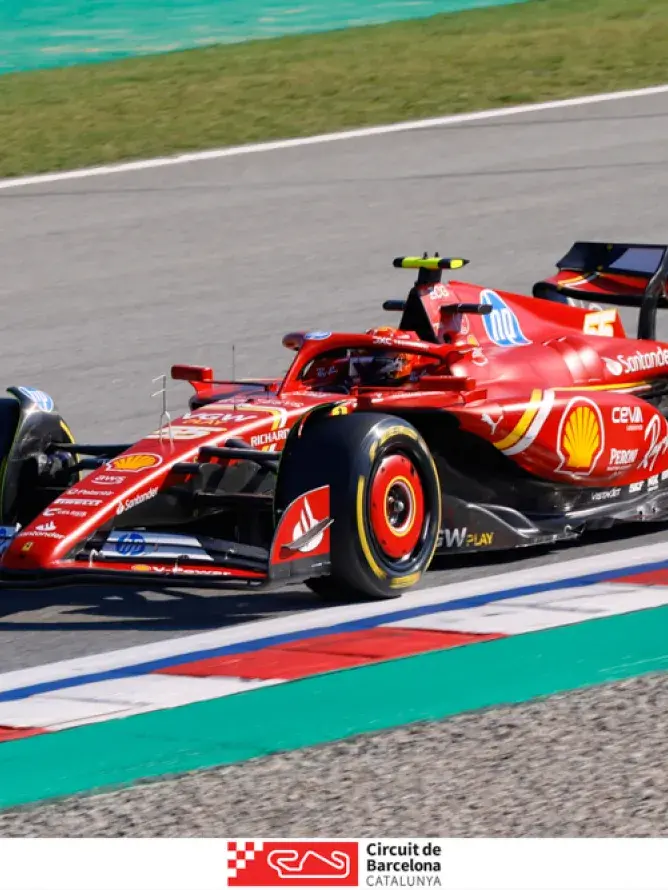 Monoplace Ferrari en action sur le circuit du Grand Prix de Formule 1 à Barcelone, Espagne, capturant la vitesse, la précision et l’intensité de la compétition.