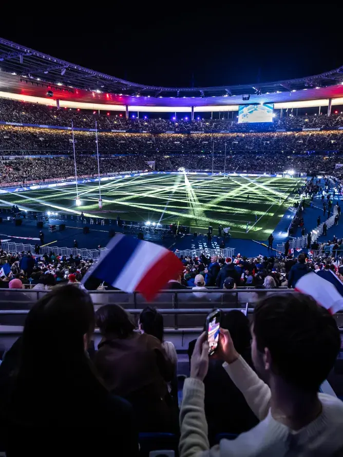 Ambiance en tribune VIP au Stade de France pendant un match de Rugby