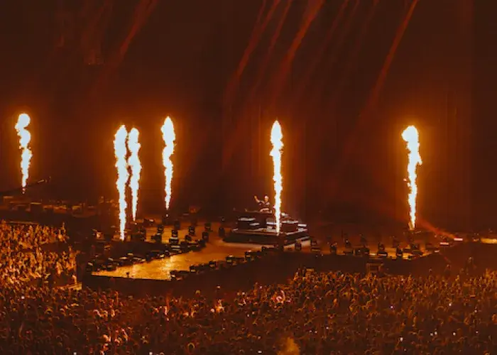 Cross event push.jpg La grande salle de concert Paris La Défense Arena
