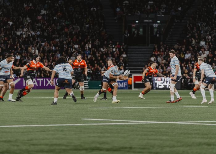 Match rugby places VIP Racing 92 Joueurs de rugby sur le terrain pendant un match du Racing 92