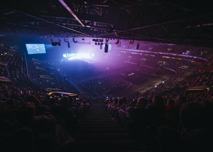 cross event push multi_dualipa_0 Inside Dua Lipa Concert Paris la defense crowd