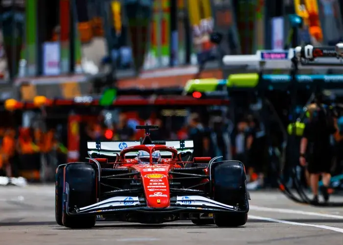 Ferrari sur le circuit urbain de Monaco lors du Monaco Grand Prix avec les expériences hospitalité VIP Sodexo Live! Hospitality.