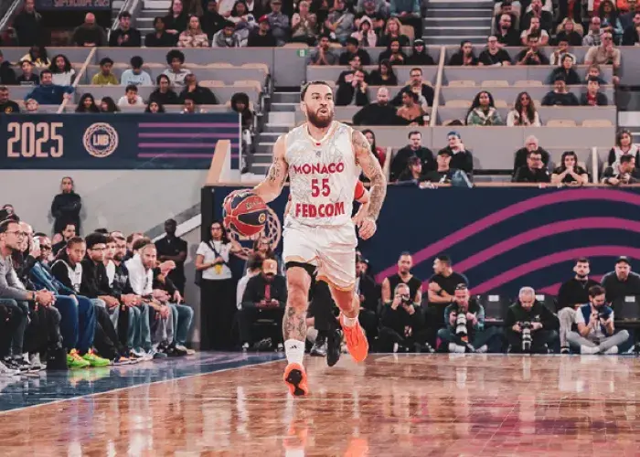 Mike James, star de Monaco, en pleine action lors de la Supercoupe LNB dans le cadre des packages VIP Sodexo Live! Hospitality