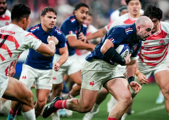 Les Bleus affrontant le Japon lors de la tournée d’automne, illustrant l’expérience VIP proposée pour les finales du Nations Championship à Twickenham.