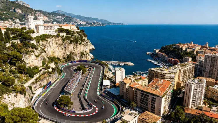 Accès pratique au Grand Prix de Monaco par la route ou en transports en commun pour rejoindre les espaces VIP.